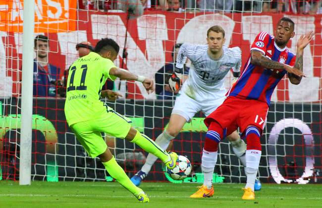 Neymar FC Barcelona Barca trifft zum 2-1 gegen Torwart Manuel Neuer und Jerome Boateng (FC Bayern) Fussball UEFA Champions League München Allianz Arena 12.05.2015 FC Bayern München - FC Barcelona