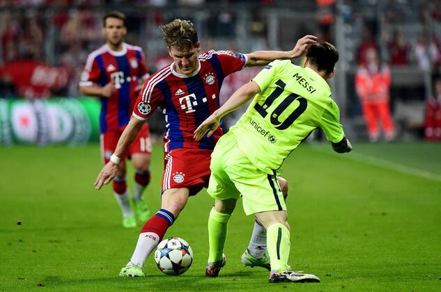 12.05.2015, xjhx, Fussball UEFA Champions League, FC Bayern Muenchen - FC Barcelona Barca v.l. Bastian Schweinsteiger (FC Bayern Muenchen), Lionel Messi (FC Barcelona)