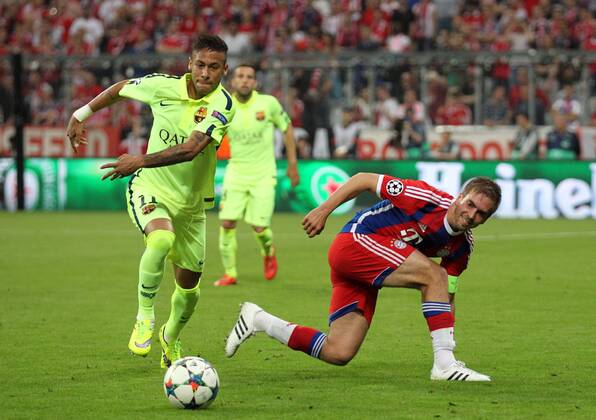 Champions League , Halbfinale, Rückspiel, Saison 2014 2015, Herren, 12.05.2015, FC Bayern München - FC Barcelona Barca Barca v.l. Aktion, Zweikampf, Spielszene, action, Neymar, FC Barcelona, Barca, Philipp Lahm, FC Bayern München,