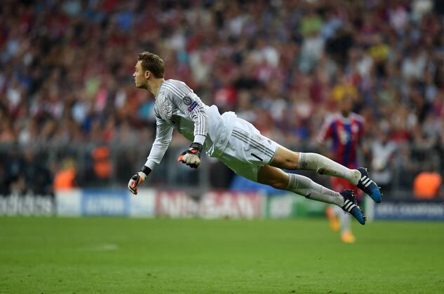 FUSSBALL CHAMPIONS LEAGUE SAISON 2014 2015 HALBFINALE RUECKSPIEL FC Bayern Muenchen - FC Barcelona Barca 12.05.2015 Torwart Manuel Neuer (FC Bayern Muenchen) rettet spektakulaer 
