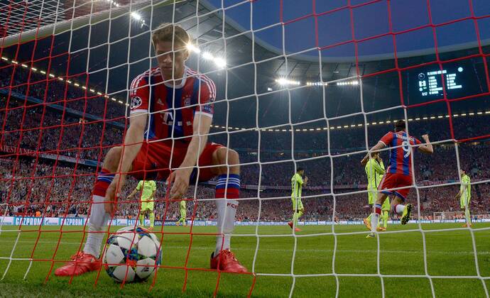 12.05.2015, xjhx, Fussball UEFA Champions League, FC Bayern Muenchen - FC Barcelona Barca v.l. Thomas Mueller (FC Bayern Muenchen), Robert Lewandowski (FC Bayern Muenchen) Torjubel, Goal celebration, celebrate the goal zum 1:0