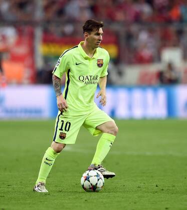 FUSSBALL CHAMPIONS LEAGUE SAISON 2014 2015 HALBFINALE RUECKSPIEL FC Bayern Muenchen - FC Barcelona Barca 12.05.2015 Lionel Messi (Barca) am Ball 