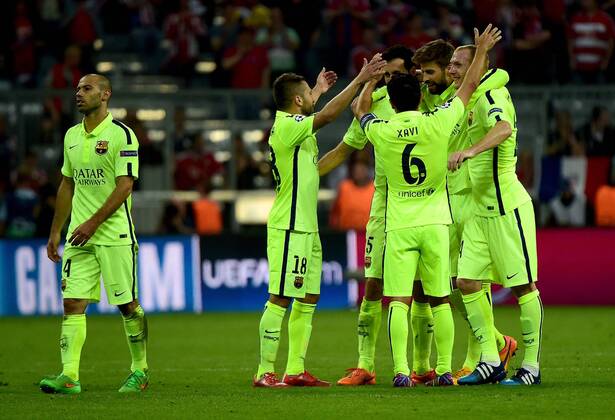 12.05.2015, xjhx, Fussball UEFA Champions League, FC Bayern Muenchen - FC Barcelona Barca v.l. Spieler FC Barcelona jubeln jubelt nach Spielende.