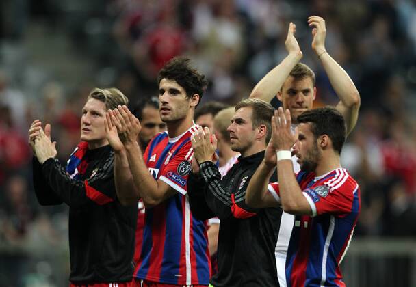 Bastian Schweinsteiger, Javier Martinez, Philipp Lahm, Torwart Manuel Neuer verabschieden sich aus der CL enttäuscht nach Spielende Enttäuschung Fußball Fussball UEFA Championsleague Herren Halbfinale Rückspiel Saison 2014 2015 12.05.2015 FC Bayern München vs. FC Barcelona Barca FCB