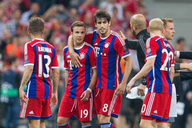 GER, UEFA CL Halbfinale, FC Bayern Muenchen vs. FC Barcelona Barca 12.05.2015, Allianz Arena, Muenchen, GER, UEFA CL Halbfinale, FC Bayern Muenchen vs. FC Barcelona, im Bild Rafinha (FCB 13) Mario Goetze (FCB 19) Javier Martinez Aguinaga (FCB 8) Sebastian Rode (FCB 20) nphxStraubmeier