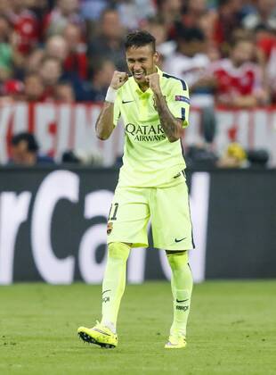 NEYMAR, Barca 11 Torjubel, Jubel nach dem Tor zum 1-2, Jubel, Freude, Emotionen, Feiern, Lachen, jubelt, freuen, reisst die Arme hoch, ballt die Faust , gestikuliert und gibt Anweisungen, Aktion, Einzelbild, Gestik, Geste, Handbewegung, zeigen, deuten , Portrait, Porträt FC BAYERN MUENCHEN - FC Barcelona Barca ( 3-2 ) Fussball UEFA Champions League, Halbfinale Rueckspiel, Muenchen, 12.05.2015 CL Saison 2014 2015, FCB, Muenchen