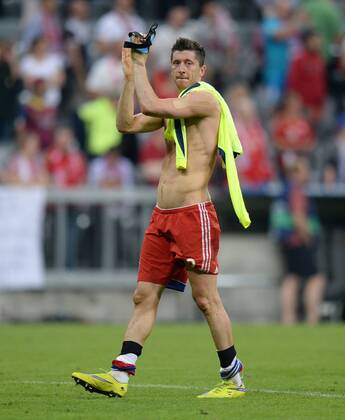 FUSSBALL CHAMPIONS LEAGUE SAISON 2014 2015 HALBFINAL RUECKSPIEL FC Bayern Muenchen - FC Barcelona Barca 12.05.2015 Enttaeuschung FC Bayern Muenchen; Robert Lewandowski 