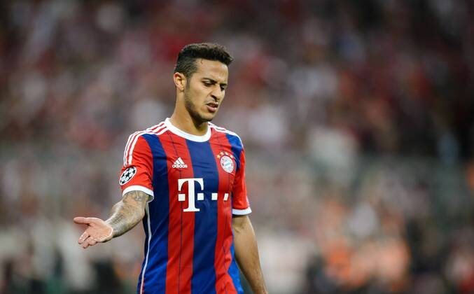 12. Mai 2015: Muenchen, Allianz Arena: Fussball UEFA Champions League, Halbfinale: FC Bayern Muenchen - FC Barcelona Barca Muenchens Thiago Alcantara nachdenklich.