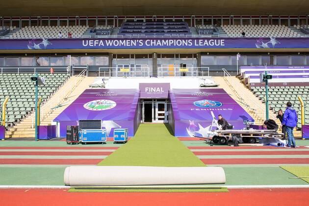 Berlin, Deutschland, 13.05.2015: Fußball Frauen Championsleague 2014 2015 - UEFA Women s Championsleague Final 2015 - Vorschau. Haupttribüne Haupttribuene Friedrich-Ludwig-Jahn-Sportpark
