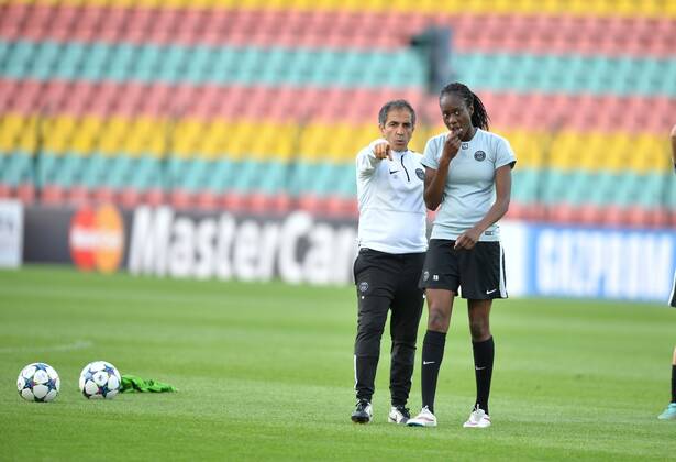 Farid Benstiti (psg) - Marie Antoinette Katoto (psg) - Entrainement au Friedrich Ludwig Jahn Sportpark FOOTBALL : Entrainement et conference de presse - PSG Feminines - Finale Ligue des champions - 13 05 2015 AnthonyBIBARD FEP Panoramic 