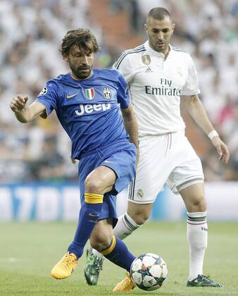 Real Madrid s Karim Benzema (r) and Juventus Andrea Pirlo during Champions League 2014 2015 Semi-finals 2nd leg match.May 13,2015.  (2015051308)