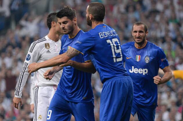 v.li.: Alvaro Morata (Torschütze, Juve) lässt sich von Leonardo Bonucci (Juve) für seinen Treffer zum 1:1 umarmen, Jubel, Torjubel, Torerfolg, celebrate the goal, goal, celebration, Jubel ueber das Tor, optimistisch, Action, Aktion, Fussball, UEFA Champions League, Real Madrid - Juventus Turin, xjgx