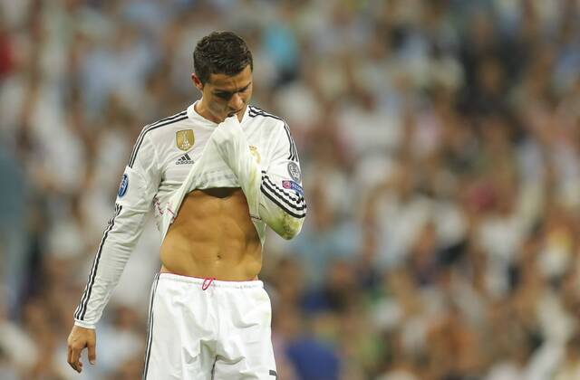 Cristiano RONALDO, Real Madrid 7 Emotionen, enttaeuscht, Enttaeuschung, Frust, frustriert, Trauer ,traurig, verzweifelt, Verzweiflung REAL MADRID - JUVENTUS TURIN 1-1 damit Juve im Finale (2-1 Hinspiel) Fussball UEFA Champions League, Halbfinale Rueckspiel, Madrid, 13.05.2015 CL Saison 2014 2015,