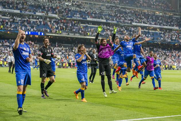 Juventus team group Mannschaftsbild Totale MAY 13, 2015 - Football Soccer : Juventus players celebrate after the UEFA Champions League Semi-final 2nd leg match between Real Madrid 1-1 Juventus at Estadio Santiago Bernabeu in Madrid, Spain. NoxThirdxPartyxSales  (ptmb075282)