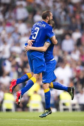 (L-R) Giorgio Chiellini, Leonardo Bonucci (Juventus), MAY 13, 2015 - Football Soccer : Giorgio Chiellini of Juventus celebrates after the UEFA Champions League Semi-final 2nd leg match between Real Madrid 1-1 Juventus at Estadio Santiago Bernabeu in Madrid, Spain. NoxThirdxPartyxSales  (ptmb075287)