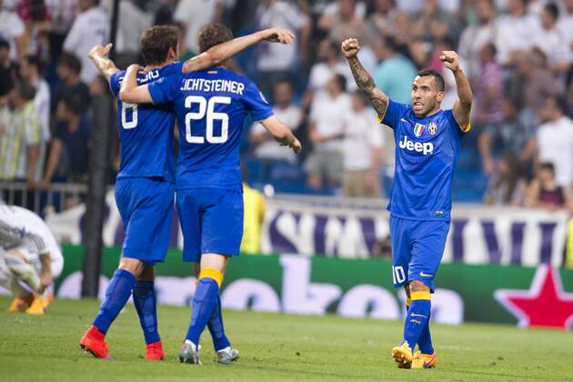 (R-L) Carlos Tevez, Stephan Lichtsteiner, Claudio Marchisio (Juventus), MAY 13, 2015 - Football Soccer : Carlos Tevez of Juventus celebrates after the UEFA Champions League Semi-final 2nd leg match between Real Madrid 1-1 Juventus at Estadio Santiago Bernabeu in Madrid, Spain. NoxThirdxPartyxSales  (ptmb075297)
