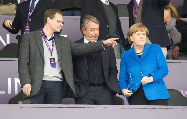 Fussball Berlin 14.05.2015 Saison 2014 2015 Champions League Finale der Frauen 1. FFC Frankfurt - Paris Saint-Germain Michael Müller Wolfgang Niersbach Angela Merkel vlnr