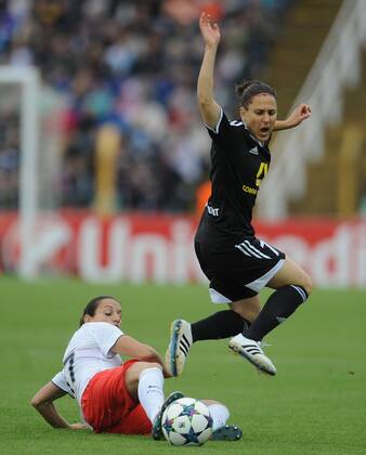 14.05.2015, xfux, Fussball UEFA Champions League Womans, 1.FFC Frankfurt - FC Paris St. Germain , v.l. Aurelie Kaci (Paris Saint-Germain), Peggy Kuznik (1.FFC Frankfurt)