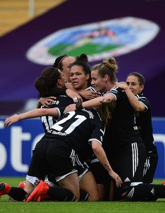 14.05.2015, xjhx, Fussball UEFA Champions League Womans, 1.FFC Frankfurt - FC Paris St. Germain , v.l. Dzsenifer Marozsan (1.FFC Frankfurt), Celia Sasic (1.FFC Frankfurt), Kathrin Hendrich (1.FFC Frankfurt), Ana-Maria Crnogorcevic (1.FFC Frankfurt) celebrate the goal, Torjubel zum 1:0