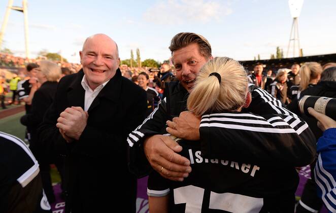 14.05.2015, xfux, Fussball UEFA Champions League Womans, 1.FFC Frankfurt - FC Paris St. Germain , v.l. Manager Siegfried Dietrich (1.FFC Frankfurt), Trainer Colin Bell (1.FFC Frankfurt), Mandy Islacker (1.FFC Frankfurt) jubeln jubelt nach Spielende.