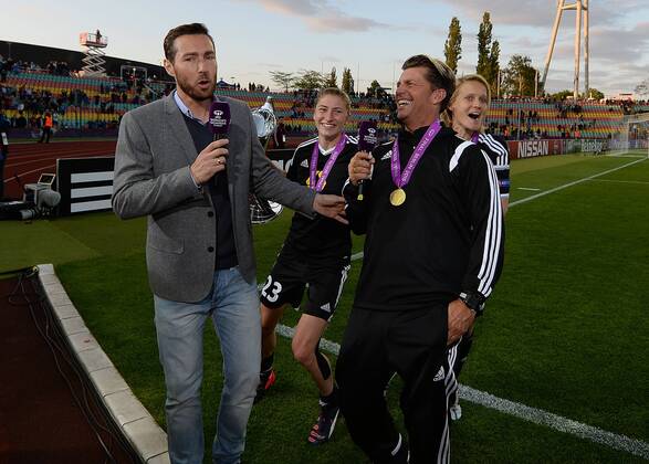 14.05.2015, xfux, Fussball UEFA Champions League Womans, 1.FFC Frankfurt - FC Paris St. Germain , v.l. Bianca Schmidt (1.FFC Frankfurt), Trainer Colin Bell (1.FFC Frankfurt) jubeln jubelt nach Spielende.