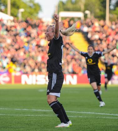 Jubel nach dem Tor zum 2-1: Torschuetzin Mandy ISLACKER (FFC) jubelt. Fussball international UEFA Frauen Championsleague, Saison 2014 2015, FINALE: 1.FFC Frankfurt - Paris Saint-Germain im Ludwig-Jahn-Sportpark in Berlin, Deutschland am 14.05.2015,