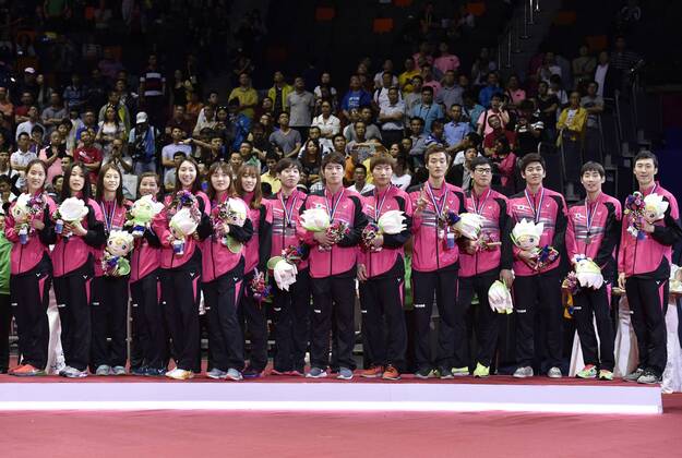 (150517) -- DONGGUAN, May 17, 2015 -- Bronze medallists, Players of South Korea celebrate during the awarding ceremony after the final of 2015 Sudirman Cup BWF World Mixed Team Championships in Dongguan, south China s Guangdong Province, May 17, 2015. ) (SP)CHINA-DONGGUAN-BADMINTON-2015 SUDIRMAN CUP(CN) LiangxXu 