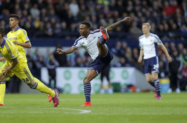 Aktuell Fußball England, Premier League, West Bromwich Albion - FC Chelsea Saido Berahino opens the scoring for West Bromwich Albion - Football - Barclays Premier League - West Bromwich Albion vs Chelsea - The Hawthorns West Bromwich - Season 2014 2015 - 18th May 2015 - Photo Malcolm Couzens Sportimage EDITORIAL USE ONLY. No use with unauthorised audio, video, data, fixture lists, club league logos or live services. Online in-match use limited to 120 images, no video emulation. No use in betting, games or single club league player publications.