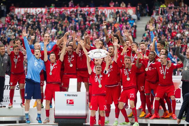 GER, 1.FBL, FC Bayern Muenchen vs. 1. FSV Mainz 05 23.05.2015, Allianz Arena, Muenchen, GER, 1.FBL, FC Bayern Muenchen vs. 1. FSV Mainz 05, im Bild die Bayern bekommen die Meisterschale nphxStraubmeier