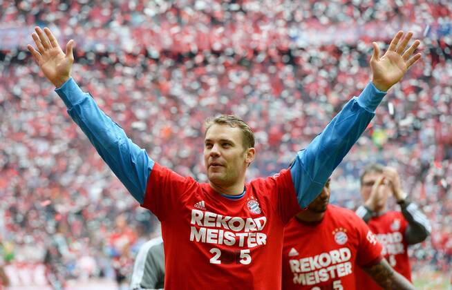 23.05.2015, xmwx, Fussball 1.Bundesliga, FC Bayern Muenchen - FSV Mainz 05, v.l. Torwart Manuel Neuer (FC Bayern Muenchen) nach Spielende