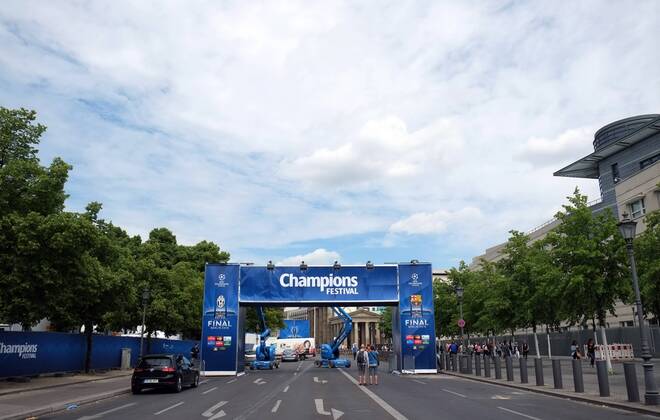 UEFA Championsleaguefinale 2015 Juventus Turin - FC Barcelona Barca Aufbau Champions Festival rund um das Brandenburger Tor Pariser Platz Berlin 02.06.2015 Fußball Fussball Herren Saison 2014 2015