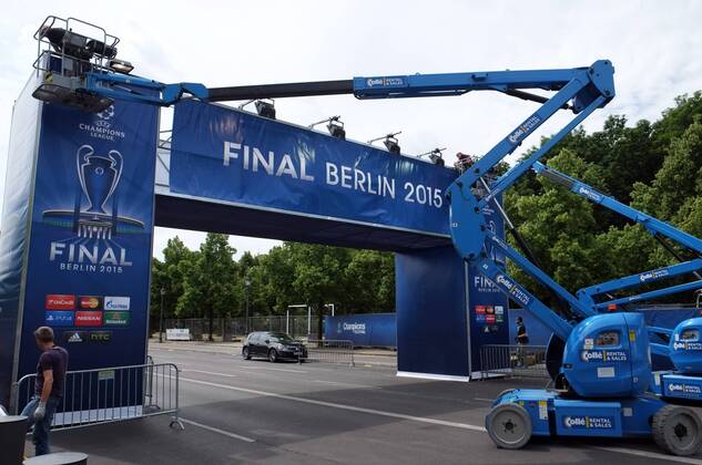 UEFA Championsleaguefinale 2015 Juventus Turin - FC Barcelona Barca Aufbau Champions Festival rund um das Brandenburger Tor Pariser Platz Berlin 02.06.2015 Fußball Fussball Herren Saison 2014 2015