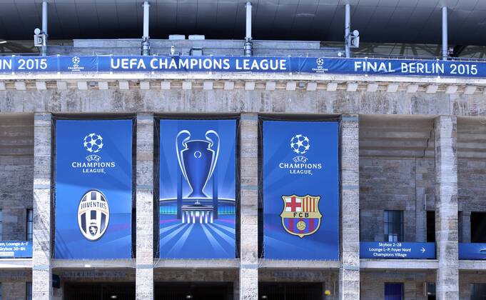 Berliner Olympiastadion Austragungsort des Championsleaguefinale Frontansicht Olympischer Platz Fußball Fussball UEFA Champiosleague Saison 2014 2015 04.06.2015