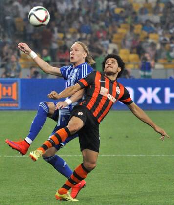 Aktuell Fußball, Ukraine, Pokalfinale, Dynamo Kiew - FC Shaktar Donetsk June 4, 2015 - Kiev, Ukraine - Tyson Shakhtar , center, fight for the ball during the match between FC Dynamo Kyiv and FC Shakhtar Donetsk in the Ukrainian Cup final at the Olympic Stadium in Kiev, Ukraine on June 04, 2015. Dynamo Kiev won at Shakhtar Donetsk in the Ukrainian Cup - ZUMAn230