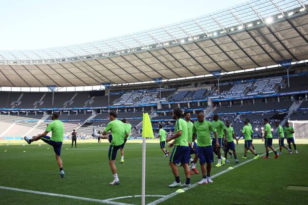 SOCCER - CL, Barcelona vs Turin, preview BERLIN,GERMANY,05.JUN.15 - SOCCER - UEFA Champions League Final, FC Barcelona Barca vs Juventus Turin, preview, final training Juventus Turin. Image shows the team of Turin. GEPAxpictures xMathiasxMandl