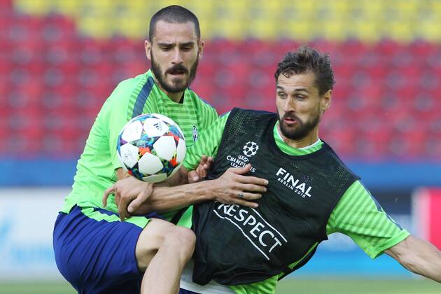 SOCCER - CL, Barcelona vs Turin, preview BERLIN,GERMANY,05.JUN.15 - SOCCER - UEFA Champions League Final, FC Barcelona Barca vs Juventus Turin, preview, final training Juventus Turin. Image shows Leonardo Bonucci and Fernando Llorente (Turin). GEPAxpictures xMathiasxMandl