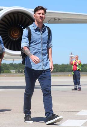 05.06.2015, xfux, Fussball Champions League, Juventus Turin - FC Barcelona Barca Mediaday, v.l. Lionel Messi (FC Barcelona) arrives at the Tegel Airport