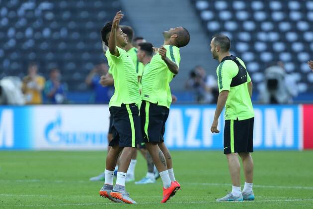 Neymar and Dani Alves of Barcelona chest bump - Training - Juventus vs. Barcelona - Champion s League Final - Olympic Stadium - Berlin - Germany - 05 06 2015 Pic Philip Oldham Sportimage EDITORIAL USE ONLY. No use with unauthorised audio, video, data, fixture lists, club league logos or live services. Online in-match use limited to 120 images, no video emulation. No use in betting, games or single club league player publications.
