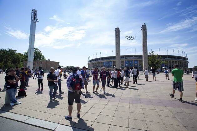 Fans gather outside the stadium - Juventus Turin vs. FC Barcelona - Champion s League Final - Olympic Stadium - Berlin - Germany - 06 06 2015 Pic Philip Oldham Sportimage EDITORIAL USE ONLY. No use with unauthorised audio, video, data, fixture lists, club league logos or live services. Online in-match use limited to 120 images, no video emulation. No use in betting, games or single club league player publications.