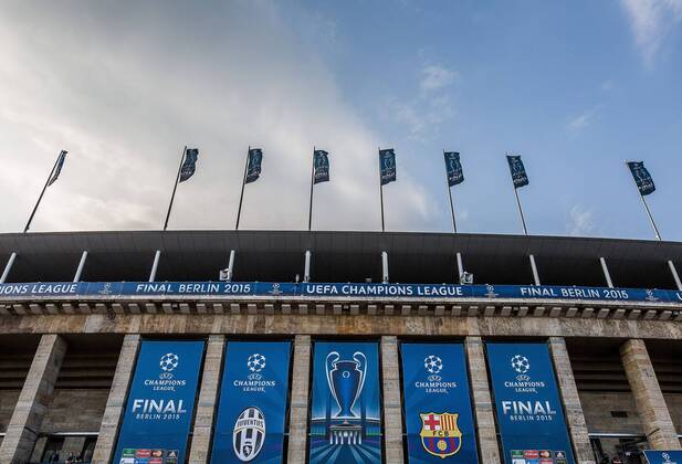 Berlin, Deutschland, 06.06.2015: Fußball UEFA Champions League 2014 2015 - UEFA Champions League Finale - Juventus Turin - FC Barcelona Barca Olympiastadion in Champions League-Finale-Verkleidung