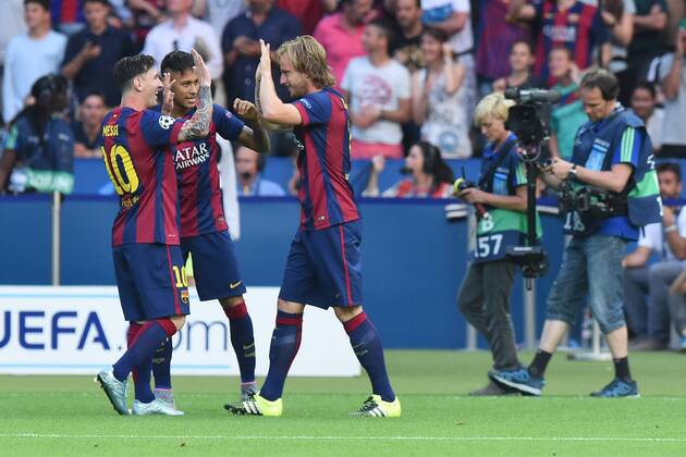 Fußball Champions League Finale Juventus Turin - FC Barcelona Barca am 06.06.2015 im Olympia Stadion in Berlin Torjubel zum 0:1 durch Ivan Rakitic ( Barcelona ), rechts - Neymar ( Barcelona ), mitte - Lionel Messi ( Barcelona ), links