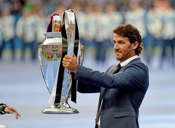06.06.2015, xjhx, Fussball Champions League, Juventus Turin - FC Barcelona Barca v.l. Karl-Heinz Riedle mit UEFA Champions League Pokal Europapokal Europapokal der Landesmeister Trophae