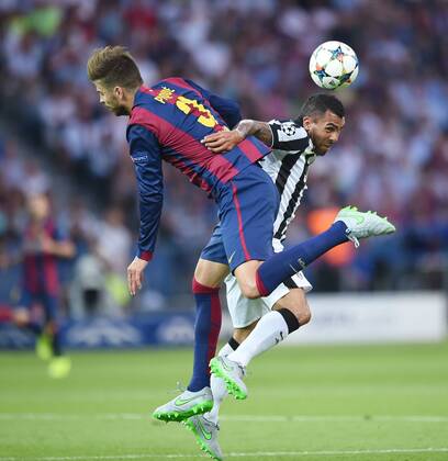 Gerard PIQUE Bernabeu (FCBarcelona) gegen Carlos TEVEZ (JUV) FINALE: Juventus Turin - FC Barcelona Barca am 06.06.2015. Fussball international Saison 2014 2015, UEFA Championsleague Finale 2015 im Olympiastadion in Berlin, Deutschland,