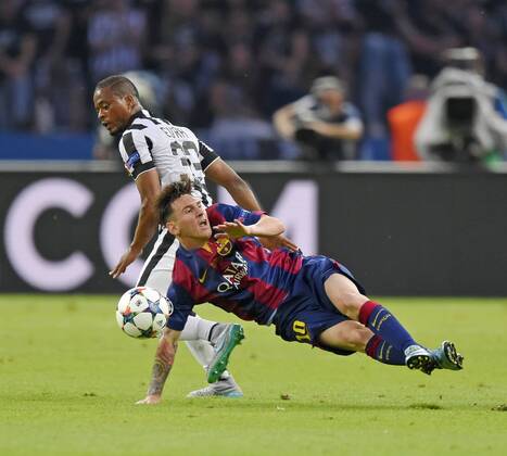 06.06.2015, Fussball Champions League Finale 2014 2015 im Oylmpiastadion Berlin, Juventus Turin - FC Barcelona Barca v.li: Patrice Evra (Juventus Turin) gegen Lionel Messi (FC Barcelona). 