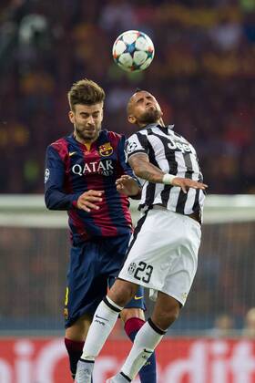 Samstag 06.06.2015, Fussball, Saison 2014 2015, UEFA Champions League Finale 2015 in Berlin, Juventus Turin - FC Barcelona Barca Gerard Pique (Barcelona) gegen Arturo VIDAL (Turin) DeFodi001