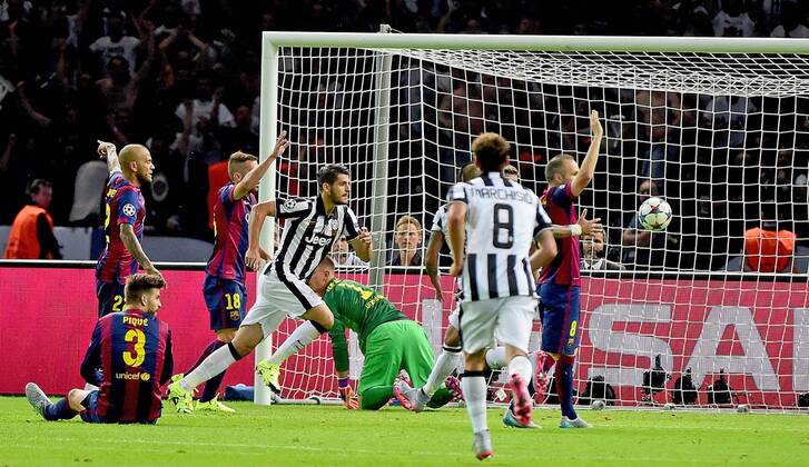 06.06.2015, xjhx, Fussball Champions League, Juventus Turin - FC Barcelona Barca v.l. Alvaro Morata (Juventus Turin), Marc Andre ter Stegen (FC Barcelona) Goal scored, Tor zum 1:1