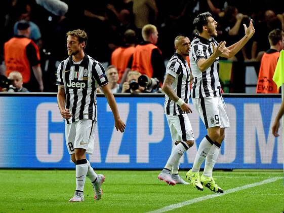 06.06.2015, xjhx, Fussball Champions League, Juventus Turin - FC Barcelona Barca v.l. Claudio Marchisio (Juventus Turin), Arturo Vidal (Juventus Turin), Alvaro Morata (Juventus Turin) Torjubel, Goal celebration, celebrate the goal zum 1:1