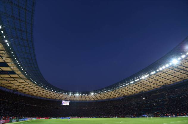 FUSSBALL CHAMPIONS LEAGUE FINALE SAISON 2014 2015 Juventus Turin - FC Barcelona Barca 06.06.2015 Berliner Olympiastadion bei Nacht 
