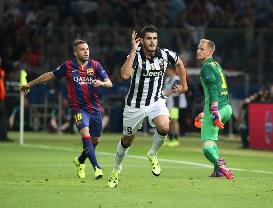 Alvaro Morata (Juventus Turin 9) beim Torjubel nach dem Treffer zum 1:1 mit Torwart Marc-Andre ter Stegen FC Barcelona Barca 1) und Jordi Alba (FC Barcelona 18) waehrend des Champions League Finales zwischen Juventus Turin und dem FC Barcelona am 06.06.2015 im Berliner Olympia Stadion ( Copyright: Schülerx xEibner-Pressefoto EP_jse