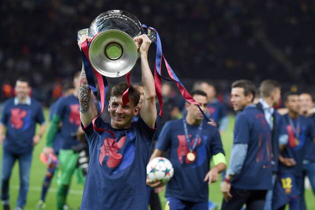 FUSSBALL CHAMPIONS LEAGUE FINALE SAISON 2014 2015 Juventus Turin - FC Barcelona Barca 06.06.2015 Der FC Barcelona gewinnt die Champions League 2015: Lionel Messi stemmt den Pokal in die Hoehe 